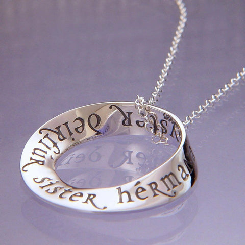 Sister Necklace Engraved English Spanish French German Italian STERLING SILVER - PalmTreeSky